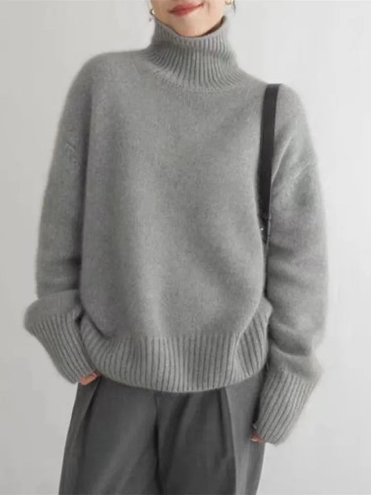 Luxurious Cashmere Roll Neck Sweater for Women